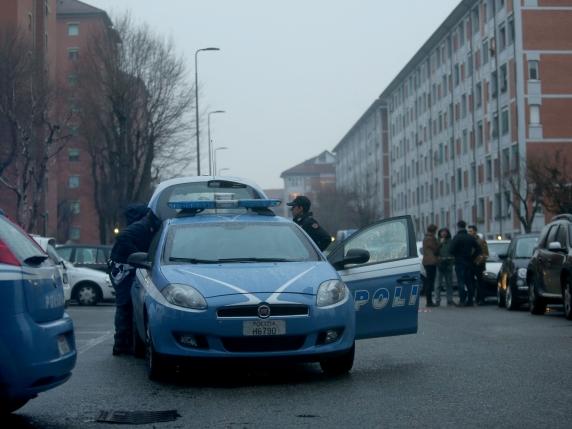Milano: rapina e accoltellamento hanno lasciato un giovane di 22 anni invalido; cinque sospetti, tre minorenni, arrestati