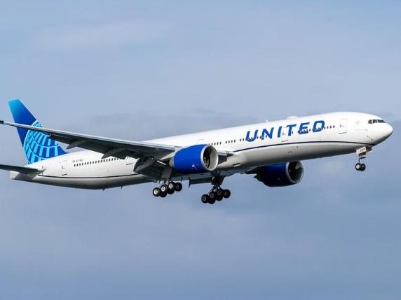 Due passeggeri scoperti con biglietti falsi su volo United da Milano a New York