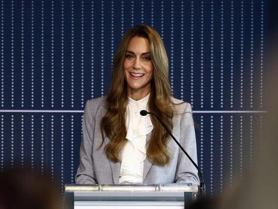 Kate insegna economia nella City di Londra, fondendo affari e valori umani