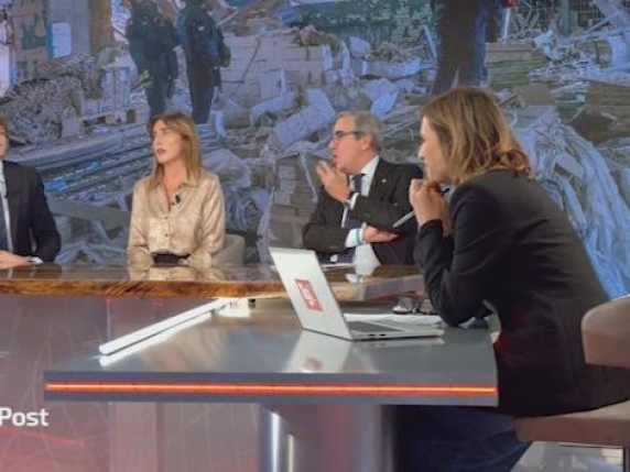 Discussione accesa tra Maria Elena Boschi e Maurizio Gasparri sul Tg2 Post: la conduttrice non riesce a fermarla