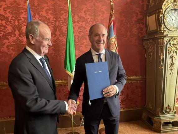 Zaia sostiene la firma per l&#039;autonomia con Calderoli, ricordando il passato deserto