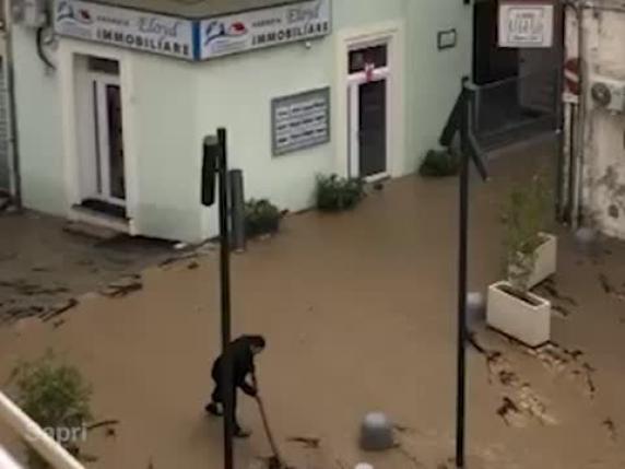 Allagamenti a Sapri e Salerno per uso di bomba d’acqua in Campania