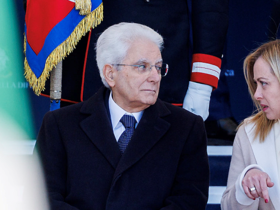Mattarella elogia l’incontro con Meloni, ma la nota del palazzo Chigi resta controversa