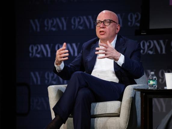 Reporter di Epstein avverte di ulteriori nascondimenti: i file potrebbero danneggiare Trump