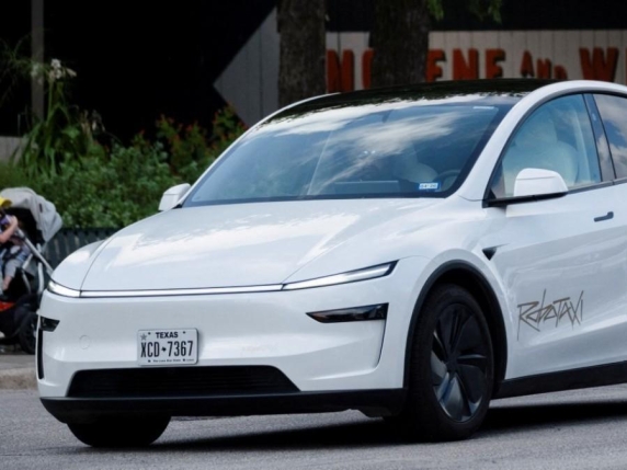 Tesla robotaxi in modalità autonoma: sette incidenti in cinque mesi