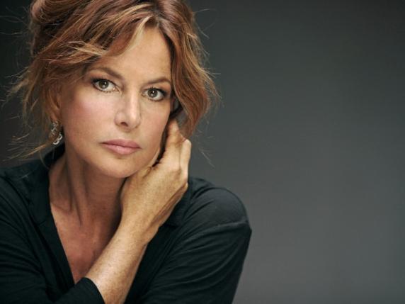 Giuliana De Sio: 40 anni di psicoanalisi senza risposte, ansia costante e richiesta di silenzio su “circoletto”