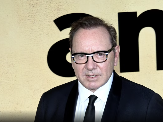Kevin Spacey senza casa: spese legali lo hanno costretto a vivere in hotel e Airbnb