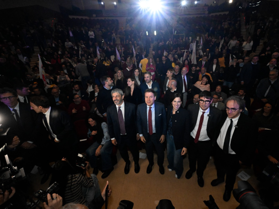 Schlein e Conte a Napoli per fermare la campagna di Fico: FdI sfrutta il caso Quirinale come distrazione