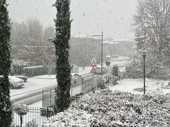 Neve e maltempo in Lombardia: treni guasti e corse cancellate tra Bergamo e Milano