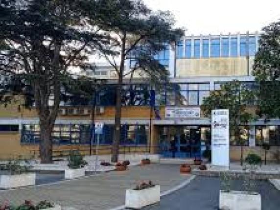 Tar annulla espulsione a Brindisi: l'alunno riammetto dopo denuncia di bullismo e valutazione scolastica inaffidabile