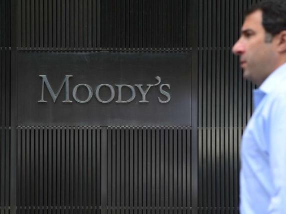 Moody's assegna rating positivo all'Italia: impatti sul debito pubblico e sui BTP