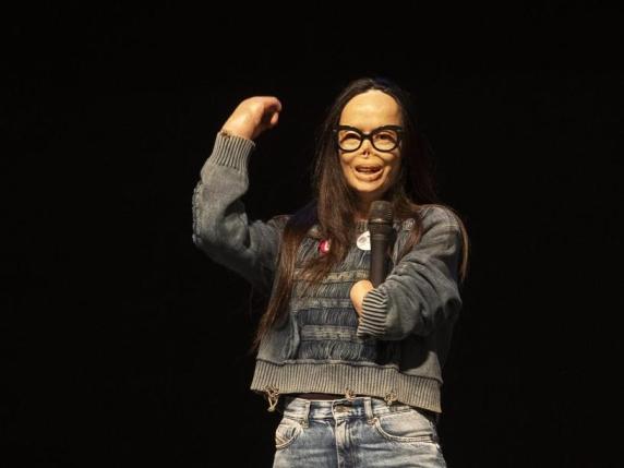 Valentina Pitzalis: sopravvissuta a un tentato femminicidio, avverte i rischi della violenza di genere