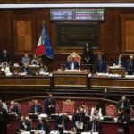 Incertezza su Meloni e la sinistra: politica estera e astensione minacciano la stabilità del governo