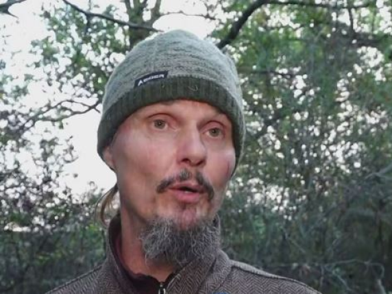 Nathan, padre di tre bambini a Chieti, intende riportare la famiglia a casa e installare un bagno