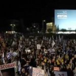 Migliaia di Tel Aviv chiedono indagine sul 7 ottobre 2023