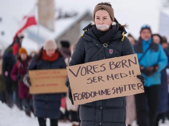 Danimarca: neonati rimossi dalle madri dopo controverso test di idoneità genitoriale
