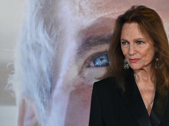 Jacqueline Bisset: gli uomini possono essere aggressivi, le donne non devono provocare