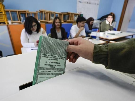 Cinque Stelle denuncia a Acerra: voto condizionato in Campania
