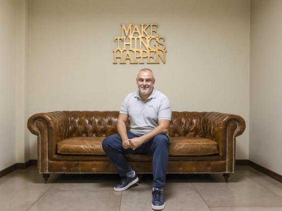 Traslated: l'IA imiterà il cervello umano e la Dvps supererà OpenAI, progetto europeo per limitare le Big Tech entro il 2026