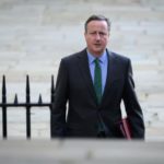 Cameron parla del tumore alla prostata: test PSA, sintomi e terapie spiegati