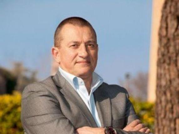 Riccardo Szumski: medico e candidato sindaco che si oppone alla vaccinazione obbligatoria