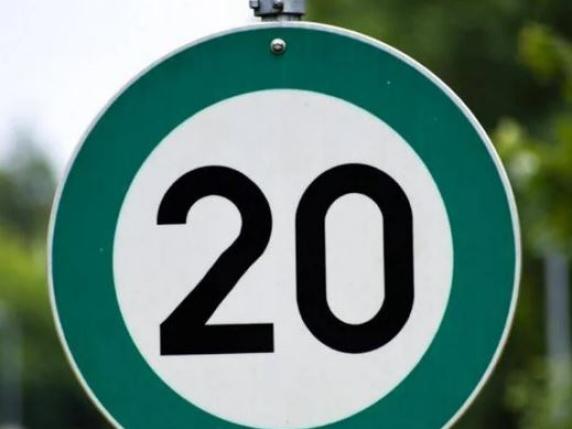 Cartelli stradali con bordo verde: consigli di sicurezza non vincolanti nel Regno Unito