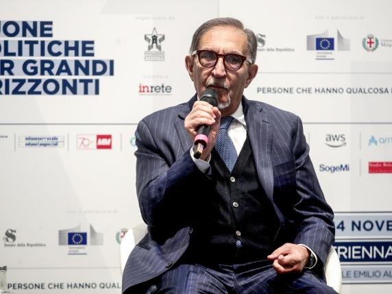 La Russa avverte di un piano che potrebbe danneggiare l'immagine neutrale del Presidente: il Quirinale non reagisce