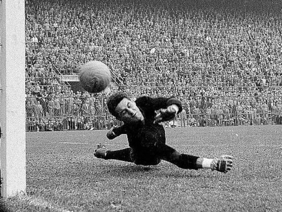 Lorenzo Buffon, ex portiere del Milan, muore a 95 anni