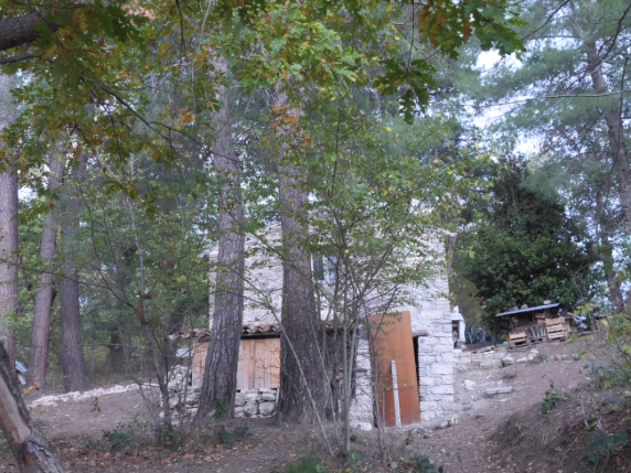 Videoracconto: casolare vuoto, ma abitanti che si comportano come gli osservatori