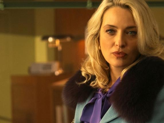 Mrs. Playmen: serie televisiva melodrammatica e priva di spessore