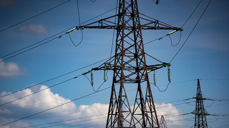 Attacchi russi contro l&#039;Ucraina: cinque oblast colpite e infrastrutture energetiche danneggiate