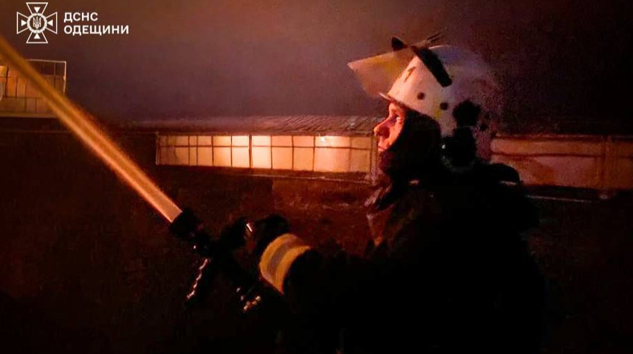 Droni russi colpiscono infrastrutture energetiche di Odesa Oblast, nessuna vittima