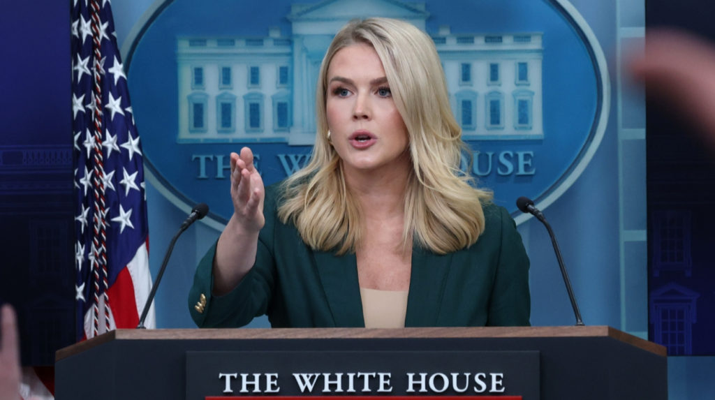 Karoline Leavitt: gli Stati Uniti non possono fornire armi all'Ucraina indefinitamente