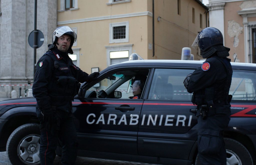 Tribunale di L&#039;Aquila separa temporaneamente tre bambini per assenza di scuola e servizi igienici di base