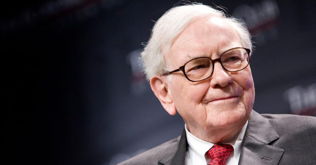 Berkshire Hathaway: la prudenza di Warren Buffett si riflette nei risultati trimestrali con liquidità record e profitti in aumento