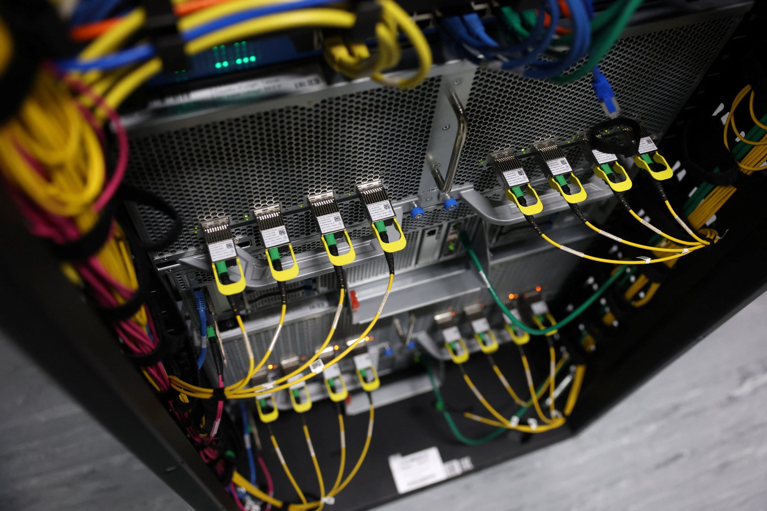 L'IA che sostituisce i lavoratori: chi dovrebbe pagare le tasse?