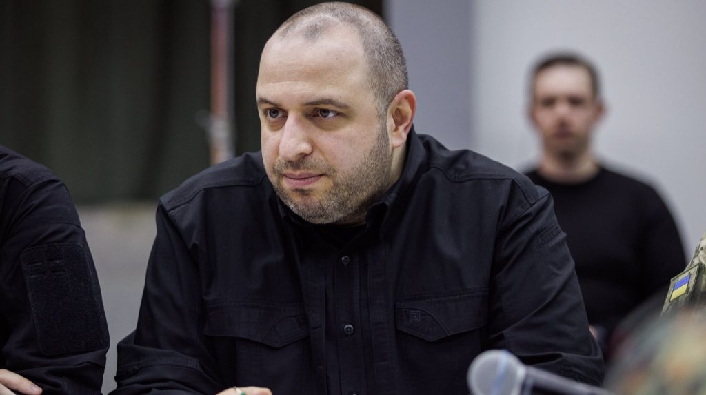 Ex Ministro della Difesa Ucraino: trasparenza e responsabilità nella gestione dei contratti pubblici