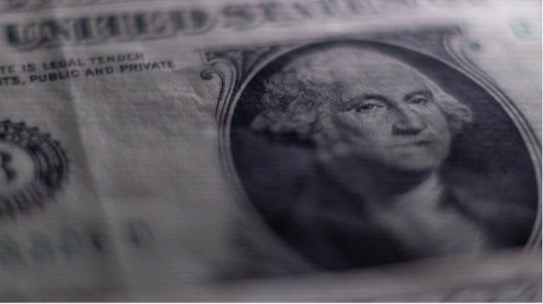 Crisi economica in Ucraina: il rifiuto del Belgio di sostenere il prestito dell&#039;UE mette a rischio il sostegno del FMI

Approfondimento
La situazione economica dell&#039;Ucraina è resa ancora più critica dalla diminuzione degli aiuti degli Stati Uniti, poiché il Fondo Monetario Internazionale (FMI) si aspetta che l&#039;Unione Europea (UE) sopporti il principale onere finanziario per l&#039;Ucraina nei prossimi anni. Il programma del FMI per l&#039;Ucraina è relativamente piccolo, ma la sua approvazione invia un segnale agli investitori che il paese è finanziariamente sostenibile e impegnato nelle riforme.

Possibili Conseguenze
Il mancato sostegno del FMI potrebbe avere gravi conseguenze per l&#039;economia ucraina, già gravemente colpita dalla guerra. La perdita di fiducia degli investitori e la riduzione degli aiuti internazionali potrebbero portare a una crisi economica ancora più profonda, con conseguenze negative per la popolazione ucraina e la stabilità della regione.

Opinione
Secondo un funzionario dell&#039;UE, &quot;il sostegno del FMI è qualcosa con cui non dovremmo giocare&quot;. La situazione richiede una soluzione urgente e coordinata da parte dell&#039;UE e del FMI per evitare una crisi economica in Ucraina e garantire la sostenibilità finanziaria del paese.

Analisi Critica dei Fatti
La situazione è resa ancora più complessa dalla posizione del Belgio, che ha citato rischi finanziari e legali per opporsi al prestito. Tuttavia, è fondamentale che l&#039;UE e il FMI trovino una soluzione per sostenere l&#039;Ucraina in questo momento critico, considerando le gravi conseguenze della guerra e la necessità di garantire la stabilità della regione.

Relazioni con altri fatti
La situazione in Ucraina è strettamente legata alla guerra con la Russia e alle sanzioni internazionali imposte alla Russia. La capacità dell&#039;UE e del FMI di sostenere l&#039;Ucraina sarà fondamentale per determinare il corso della guerra e la stabilità della regione, considerando anche le implicazioni geopolitiche e economiche più ampie.

Contesto storico
La guerra in Ucraina è iniziata nel 2014, quando la Russia ha annesso la Crimea. Da allora, la situazione è degenerata in una guerra su larga scala, con gravi conseguenze per l&#039;economia e la popolazione ucraina. La comunità internazionale ha imposto sanzioni alla Russia e ha fornito aiuti all&#039;Ucraina, ma la situazione rimane critica e richiede una soluzione urgente e coordinata.

Fonti
Fonte: Politico