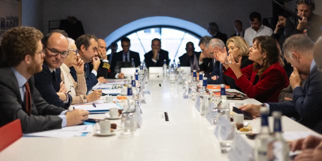 Riduzione del contributo delle collettività: il primo ministro francese concede alle regioni una maggiore autonomia finanziaria