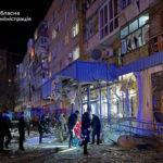 Attacco russo a Zaporizhzhia: sei feriti e danni a negozi e abitazioni