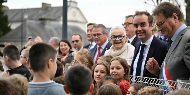 Budget Francese a Rischio: Il Governo Lotta per Raggiungere un Accordo Entro la Fine dell&#039;Anno
