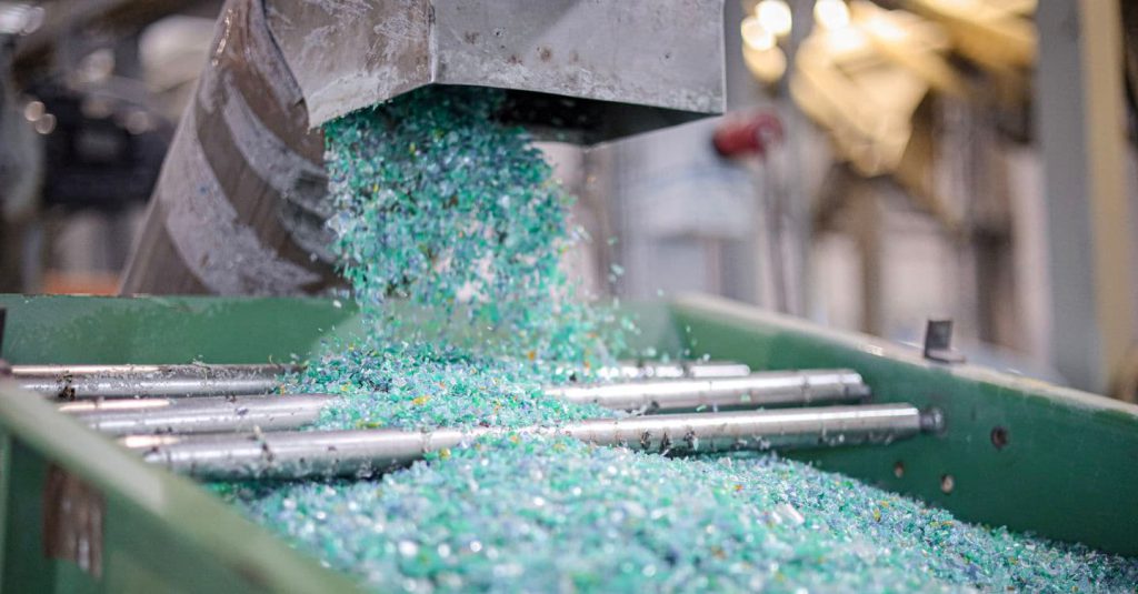 Ferma la plastica, a rischio la raccolta differenziata: cosa sta succedendo e cosa possiamo fare