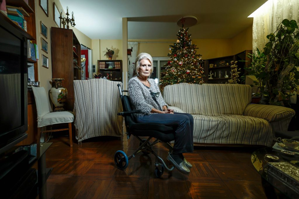 María, sopravvissuta all&#039;attentato di ETA, è costretta a lasciare la sua casa di Gran Vía per un progetto di hotel di lusso