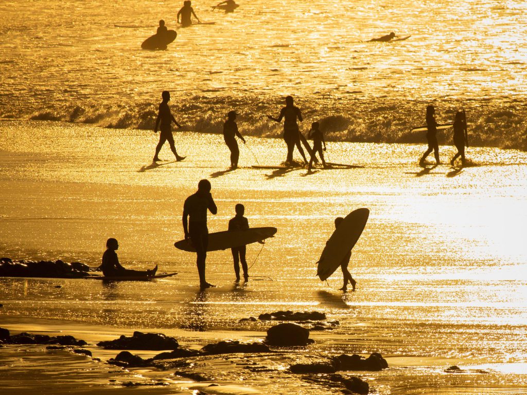 Surf in Spagna: cavalcando le onde nelle tre città spagnole della Rete Mondiale di Città Surf