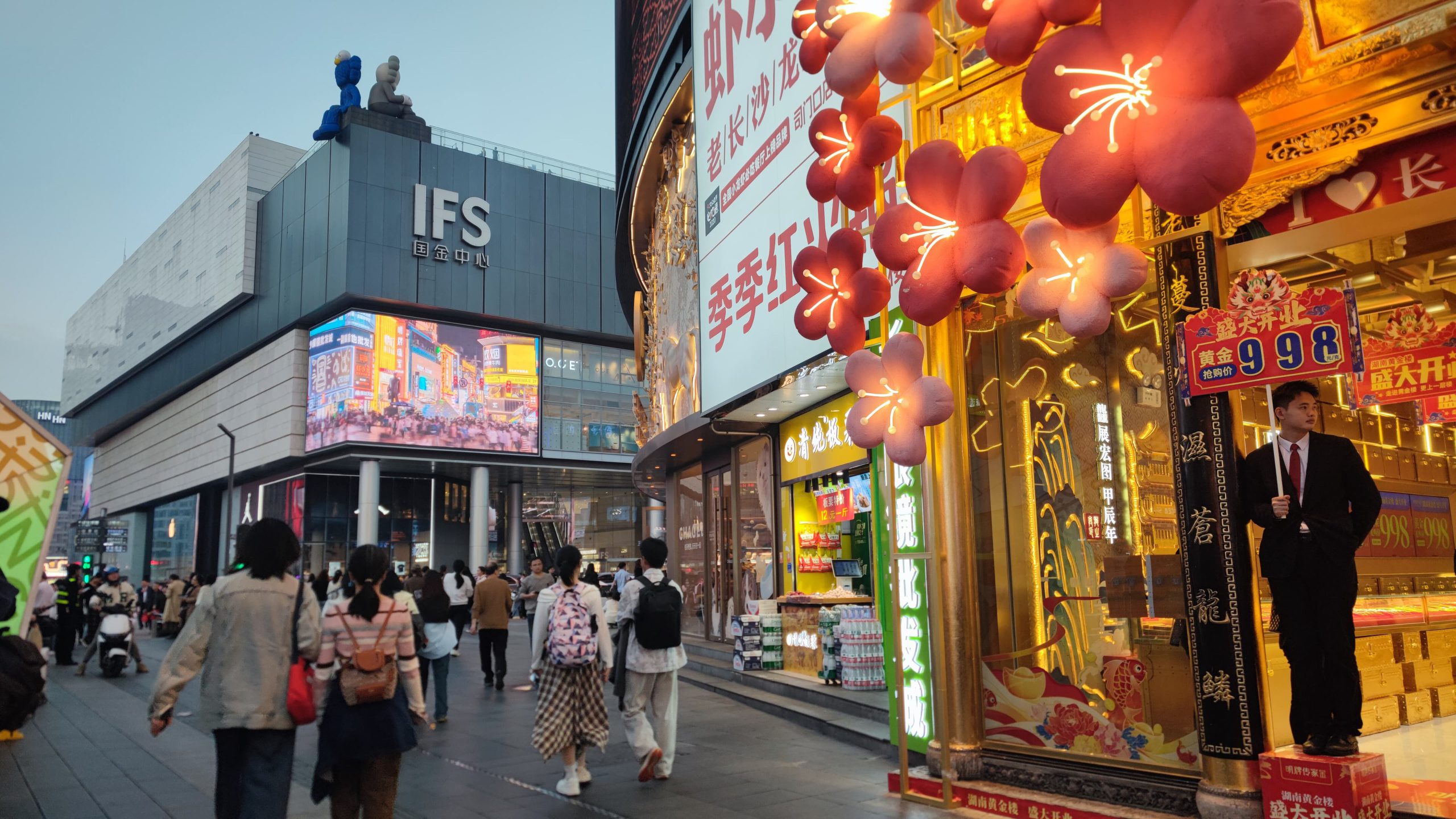Giovani cinesi si spostano verso città secondarie per ridurre costi di vita e migliorare la qualità della vita