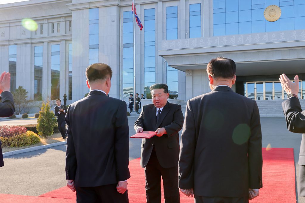 Kim Jong-un visita per la prima volta in 13 anni il Ministero della Sicurezza Statale nordcoreano