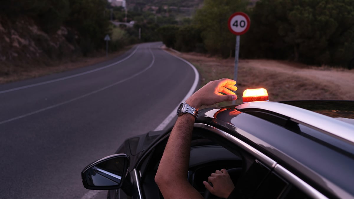 Baliza V16 obbligatoria su tutti i veicoli dal 1 gennaio 2026