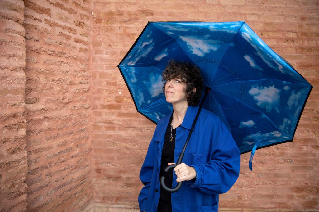 Violeta Niebla: la sua vita tra lavori precari raccontata in un romanzo autobiografico