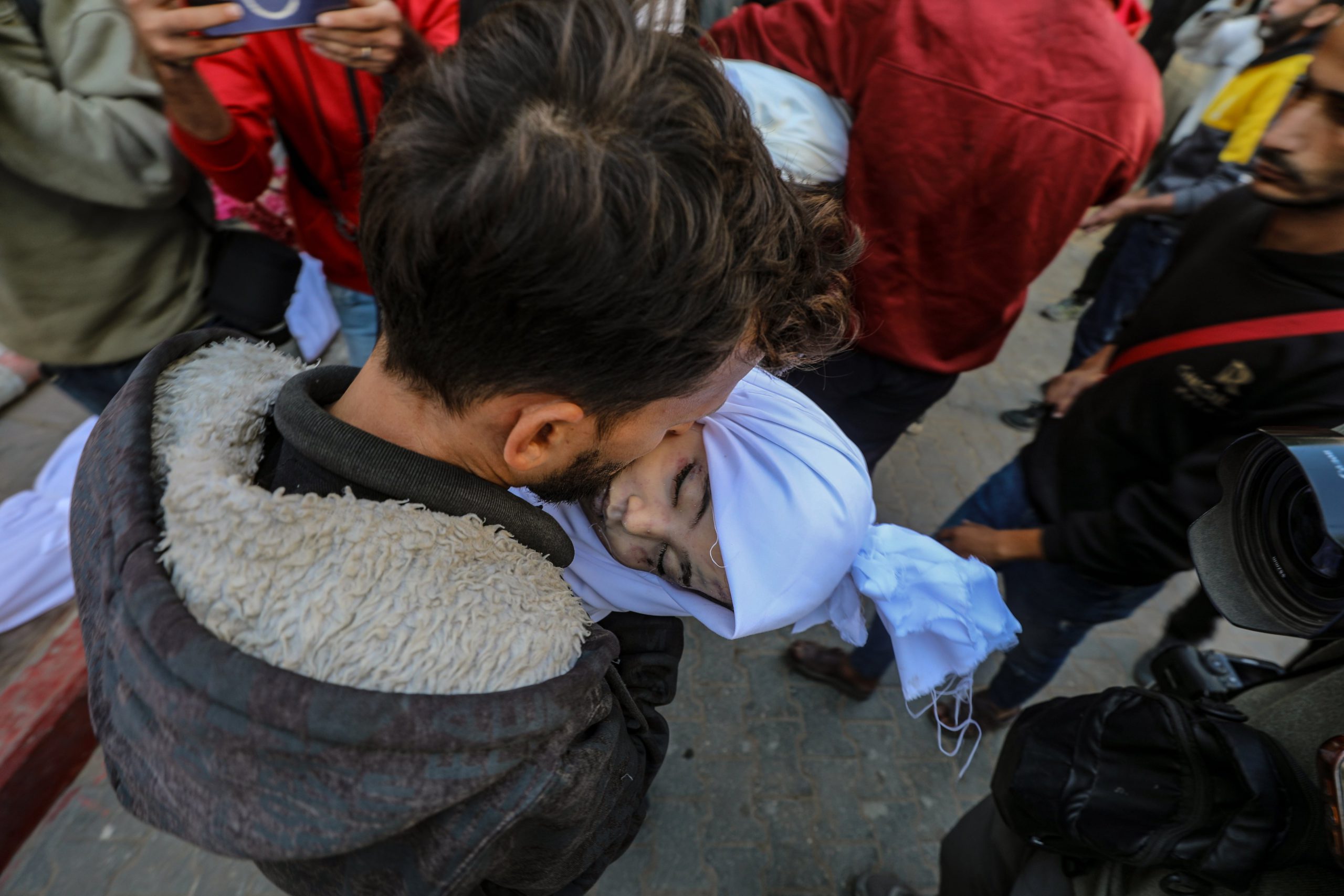 Israele uccide oltre 30 palestinesi a Gaza in 24 ore, nonostante lo stop del fuoco