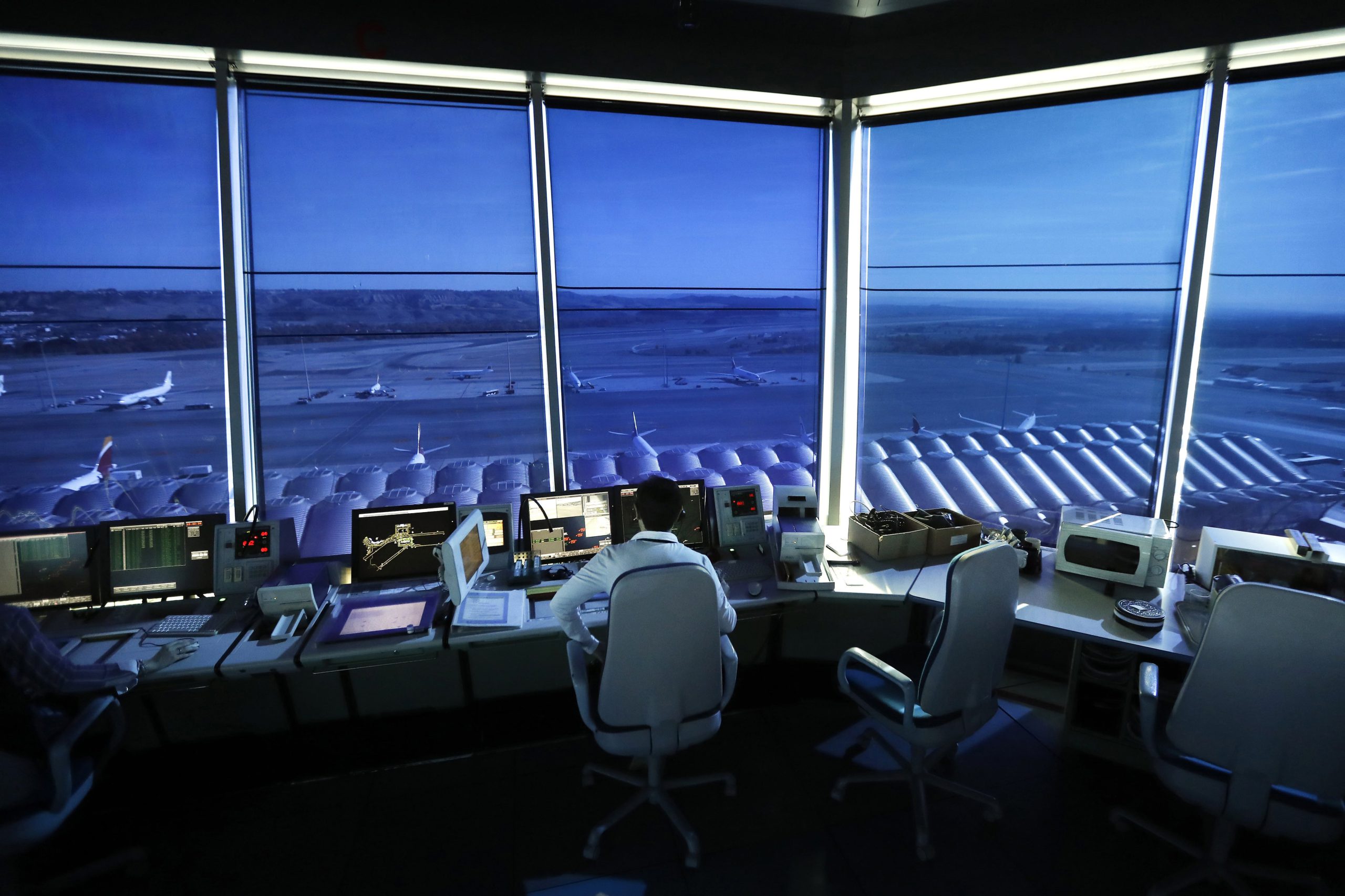 CNMC autorizza un aumento del 6,44 % delle tariffe aeroportuali di Aena, ponendo fine al congelamento dei prezzi